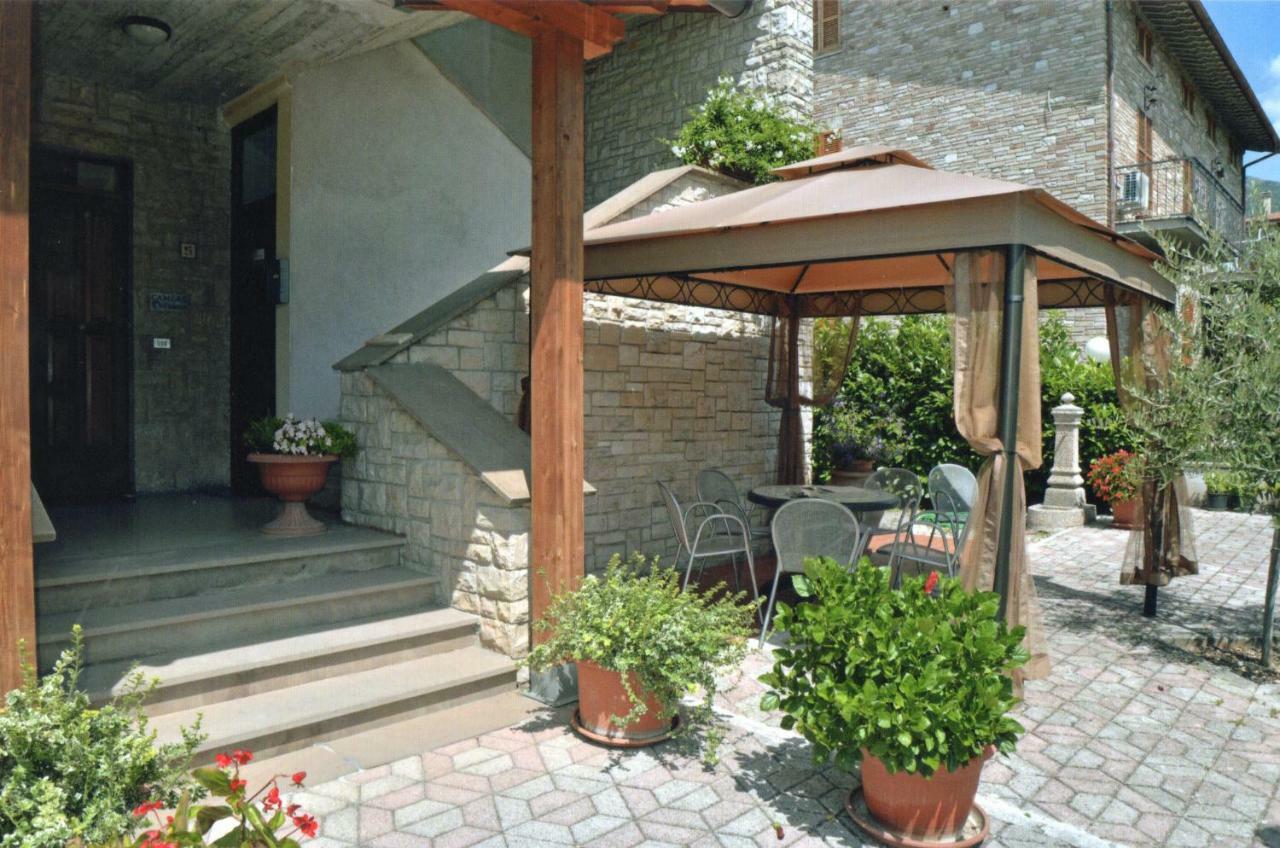 Camere Tiziana Assise Extérieur photo